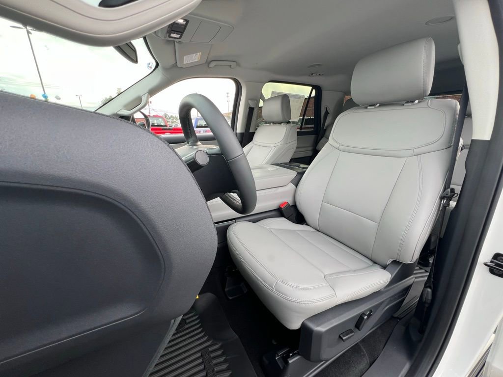 New 2026 Ford Expedition Active image 11