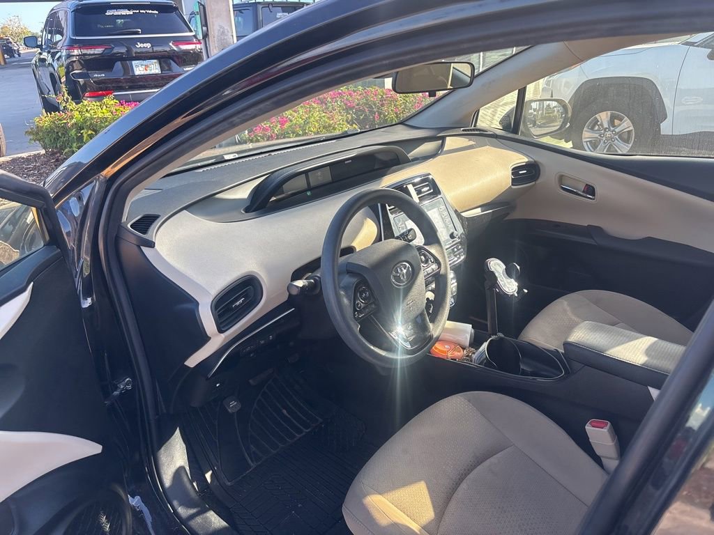 Used 2021 Toyota Prius LE FWD image 5