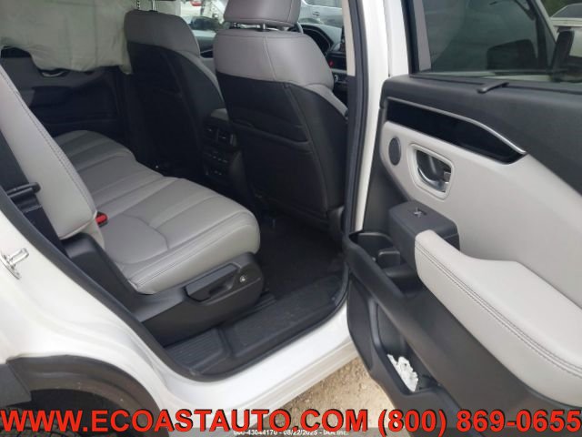Used 2025 Honda Pilot Touring image 12
