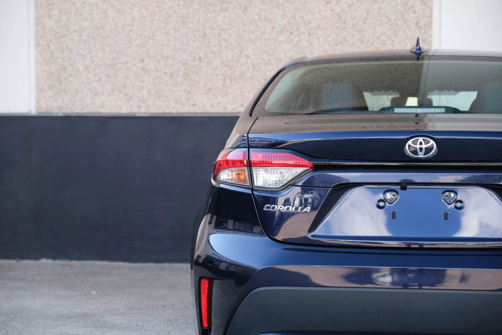 Used 2021 Toyota Corolla LE image 17