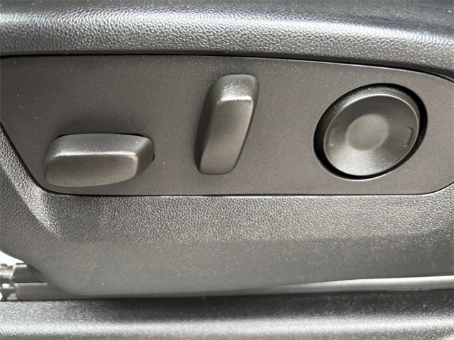 Used 2023 GMC Yukon XL SLE image 16