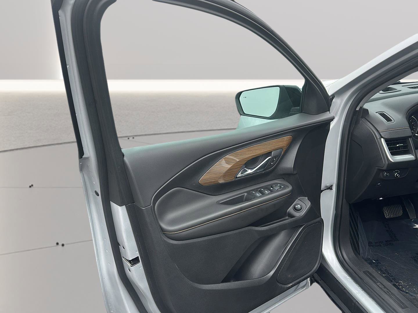 Used 2020 GMC Terrain SLE w/ Driver Convenience Package image 15