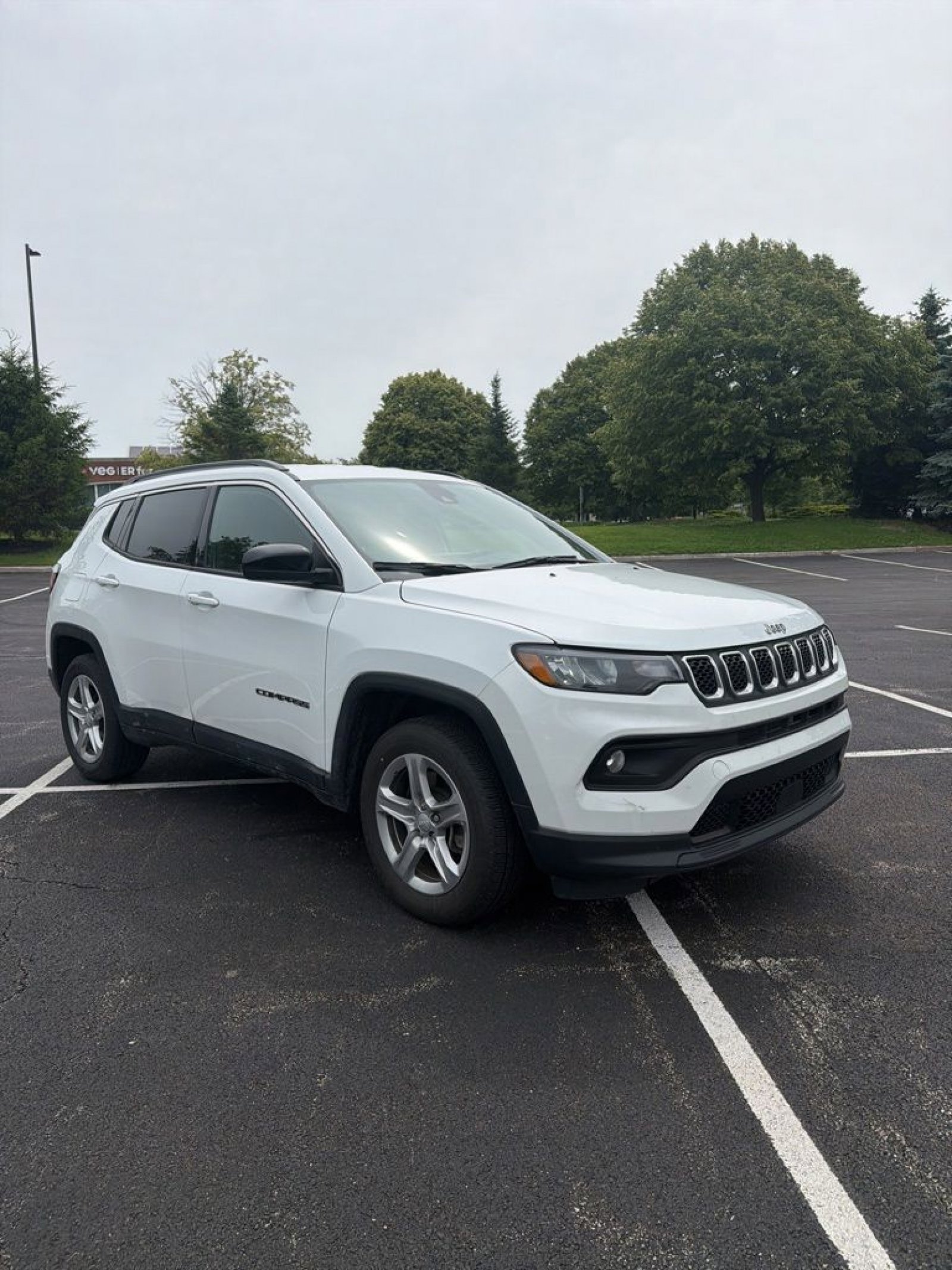 Used 2023 Jeep Compass Latitude AWD/4WD image 3