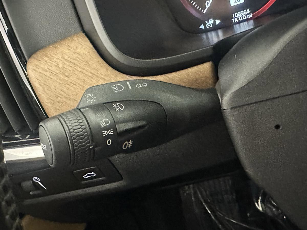 Used 2017 Volvo S90 T6 Inscription w/ Vision Package image 35