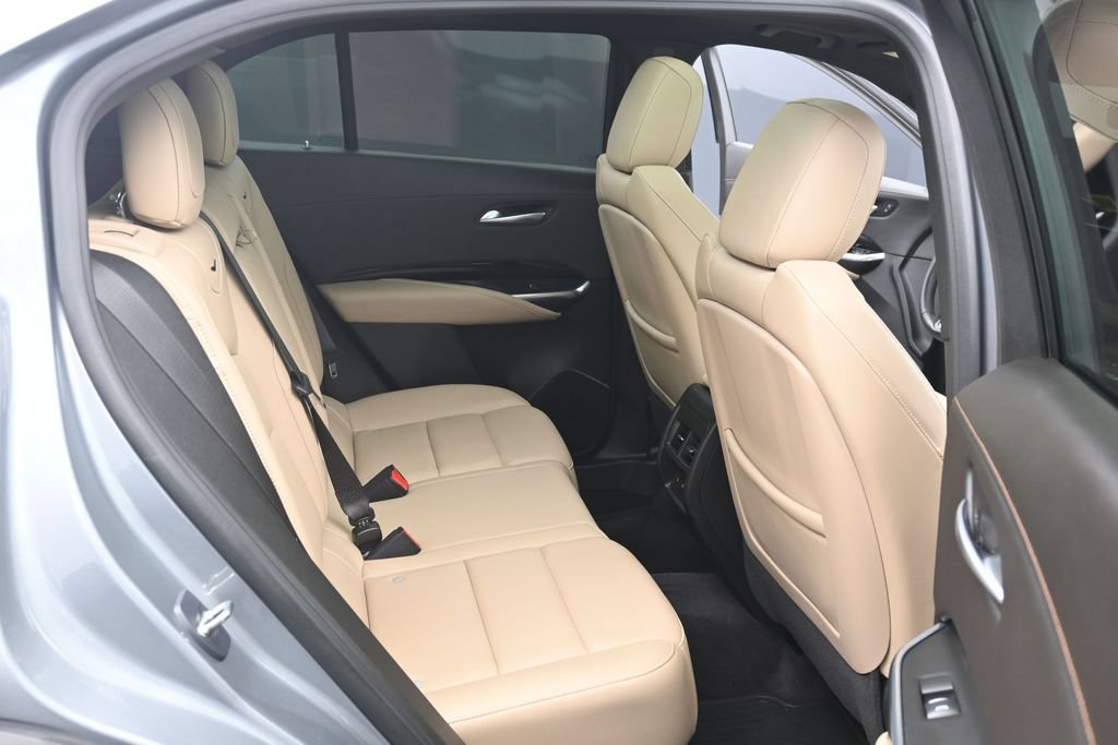 Used 2024 Cadillac XT4 Luxury w/ Cold Weather Package AWD/4WD image 12