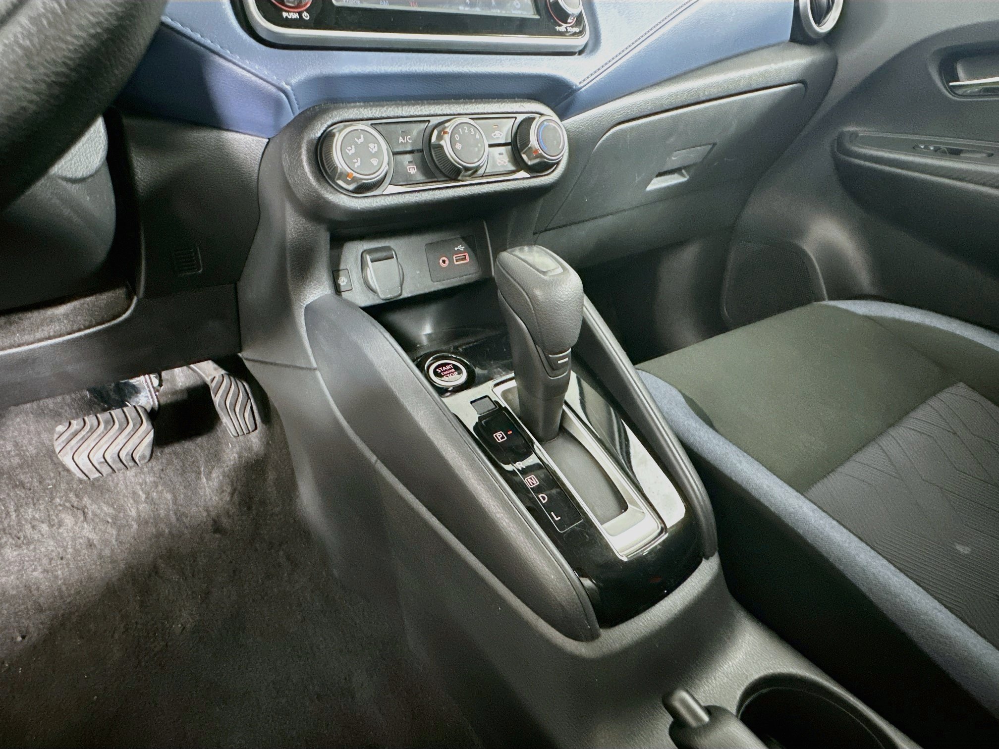 Used 2025 Nissan Versa SV FWD image 24