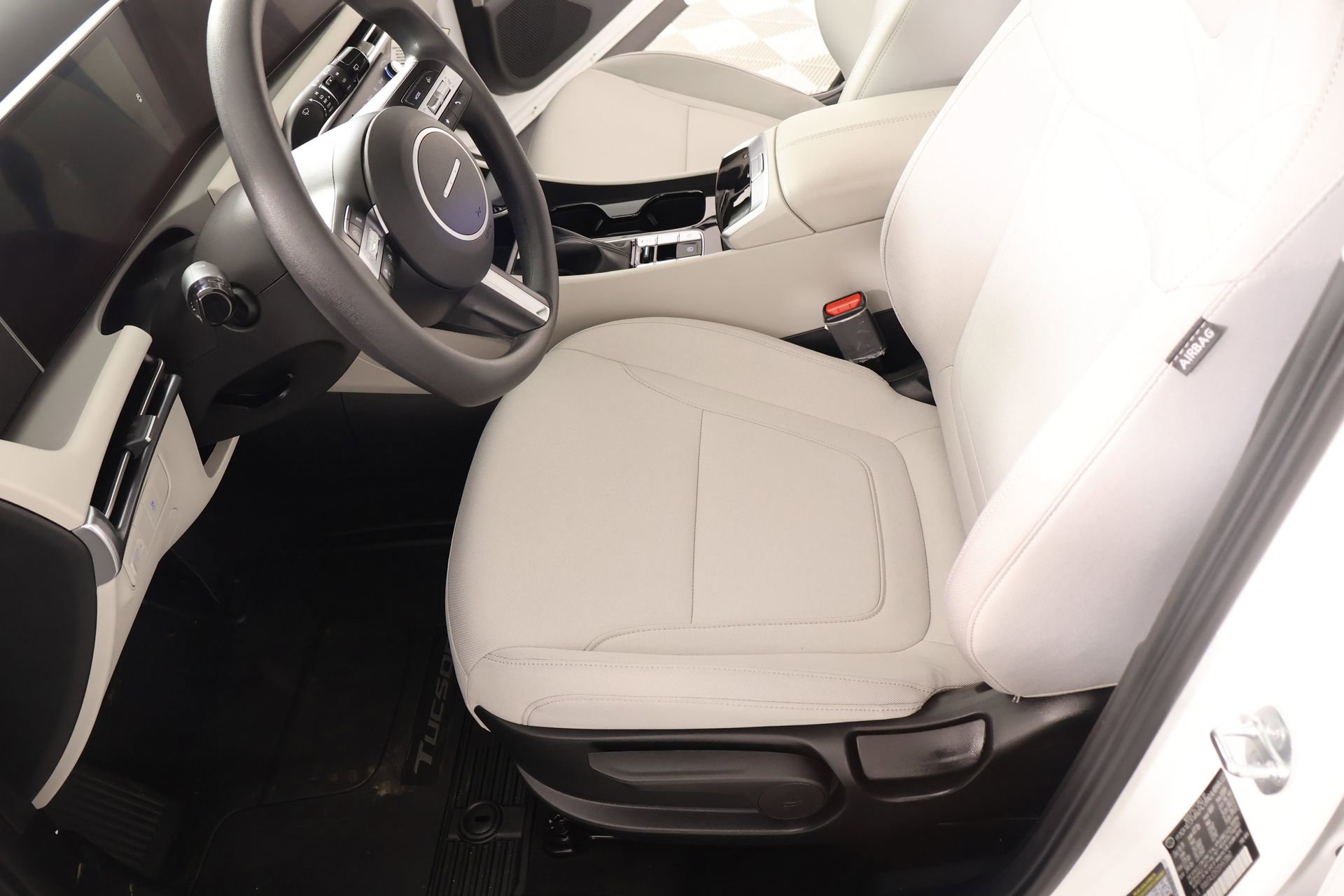 Certified 2025 Hyundai Tucson SE image 10