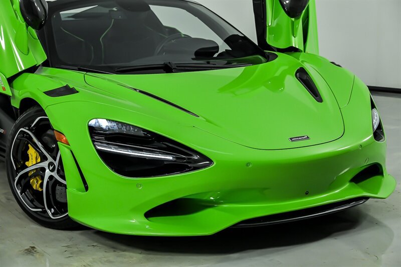 Used 2024 McLaren 750S Spider RWD image 3