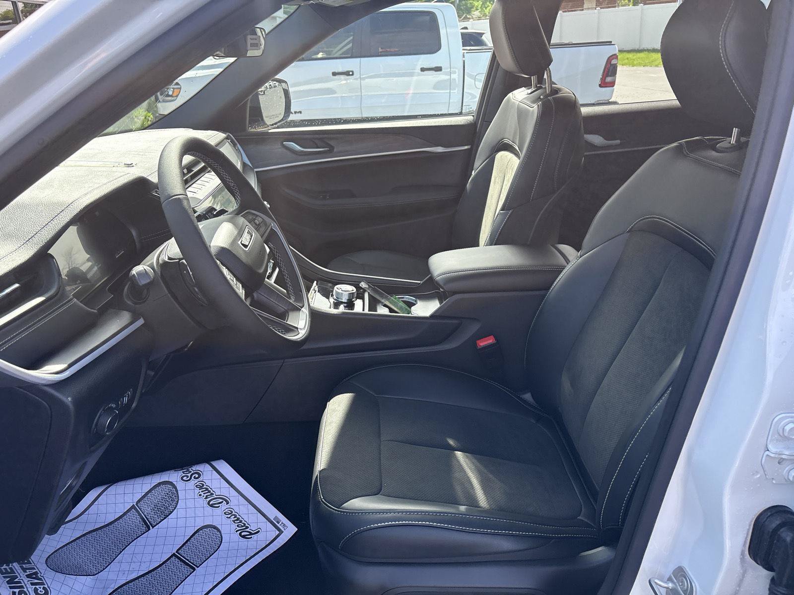 New 2026 Jeep Grand Cherokee L 4WD image 9