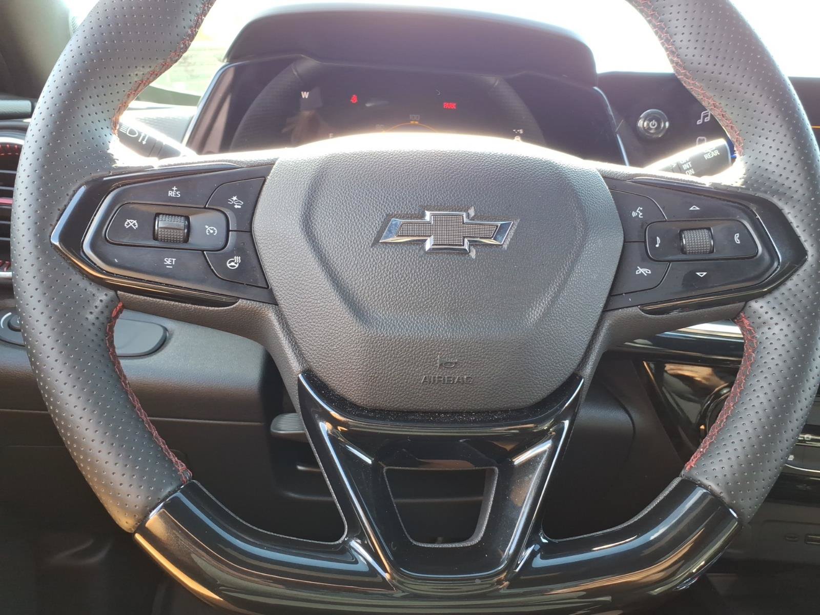 Used 2024 Chevrolet Trax RS w/ Sunroof Package FWD image 14