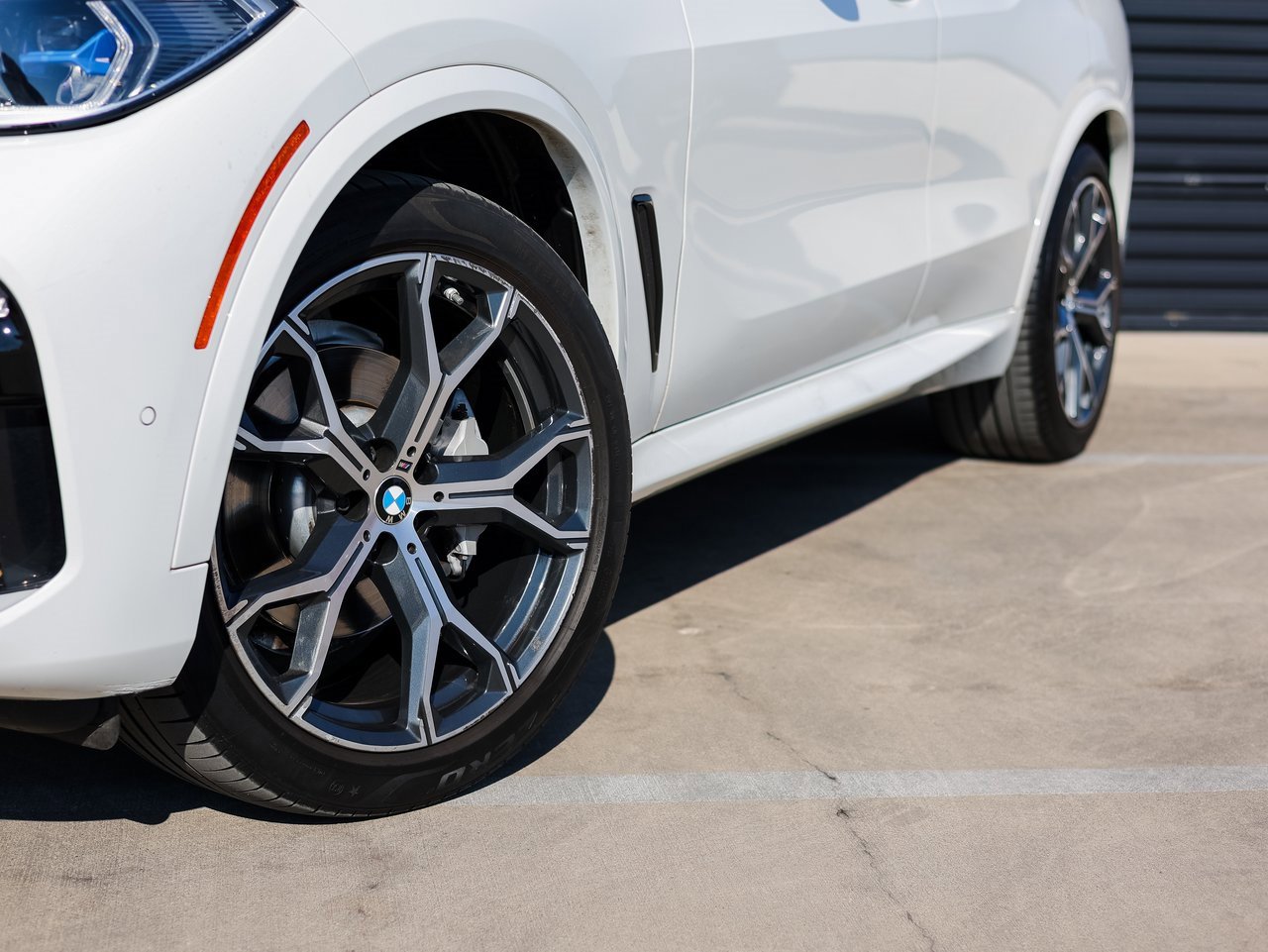 Used 2021 BMW X5 xDrive40i w/ M Sport Package image 12