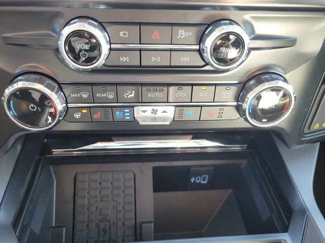 New 2026 Ford F250 Lariat w/ Black Appearance Package image 13