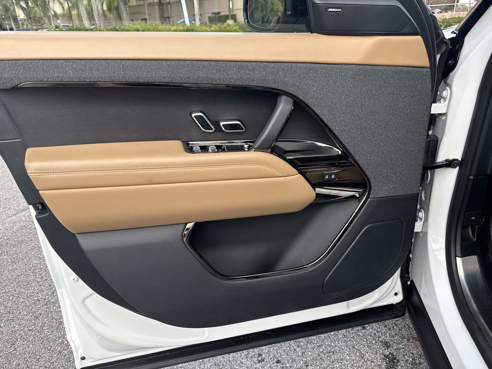 Used 2024 Land Rover Range Rover Sport SE image 17