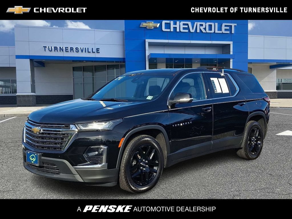 Certified 2022 Chevrolet Traverse LT FWD image 1