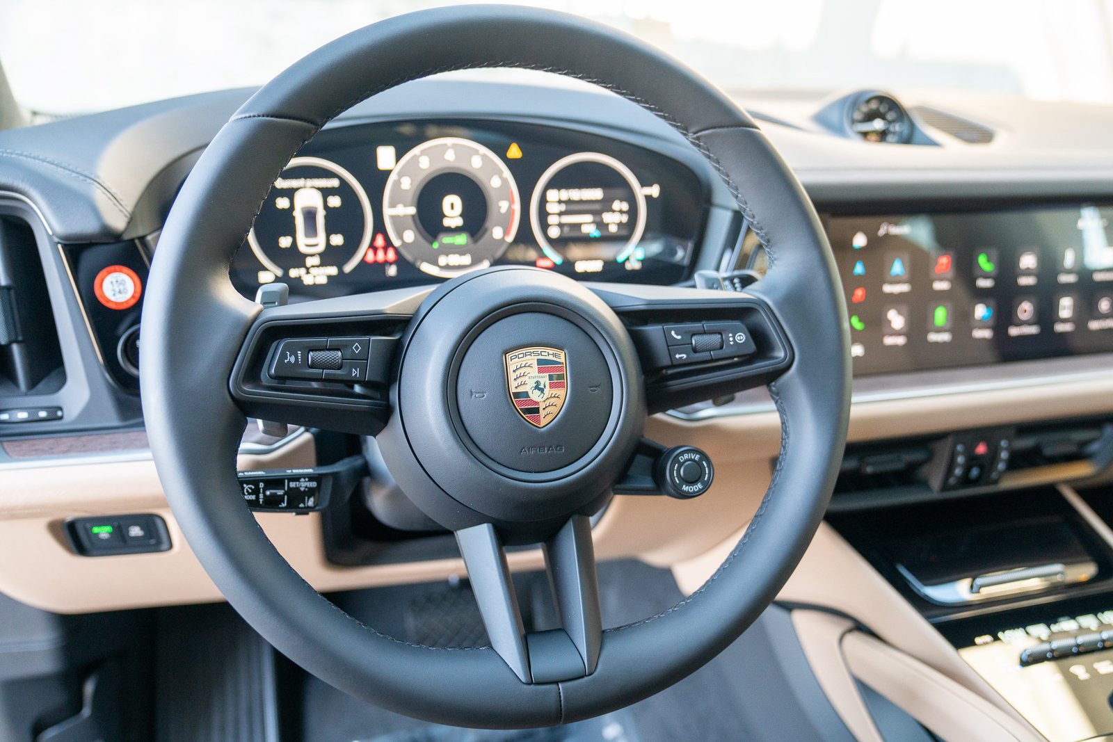 Certified 2025 Porsche Cayenne E-Hybrid Coupe AWD/4WD image 12