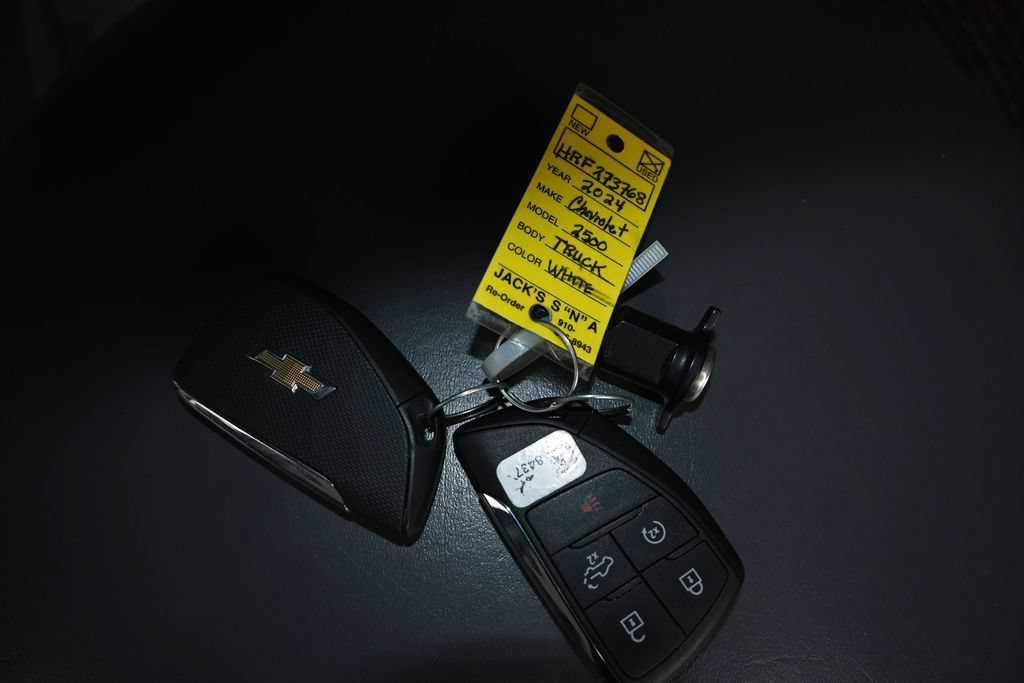 Used 2024 Chevrolet Silverado 2500 High Country w/ High Country Premium Package AWD/4WD image 47