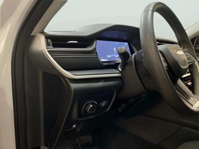 Used 2024 Jeep Grand Cherokee Laredo RWD image 16