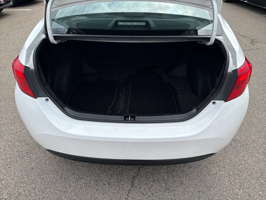 Used 2019 Toyota Corolla SE w/ Carpet Mat Package (TMS) FWD image 38