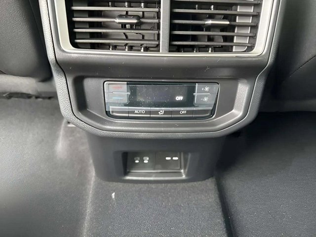 New 2026 Volkswagen Atlas Peak Edition image 8