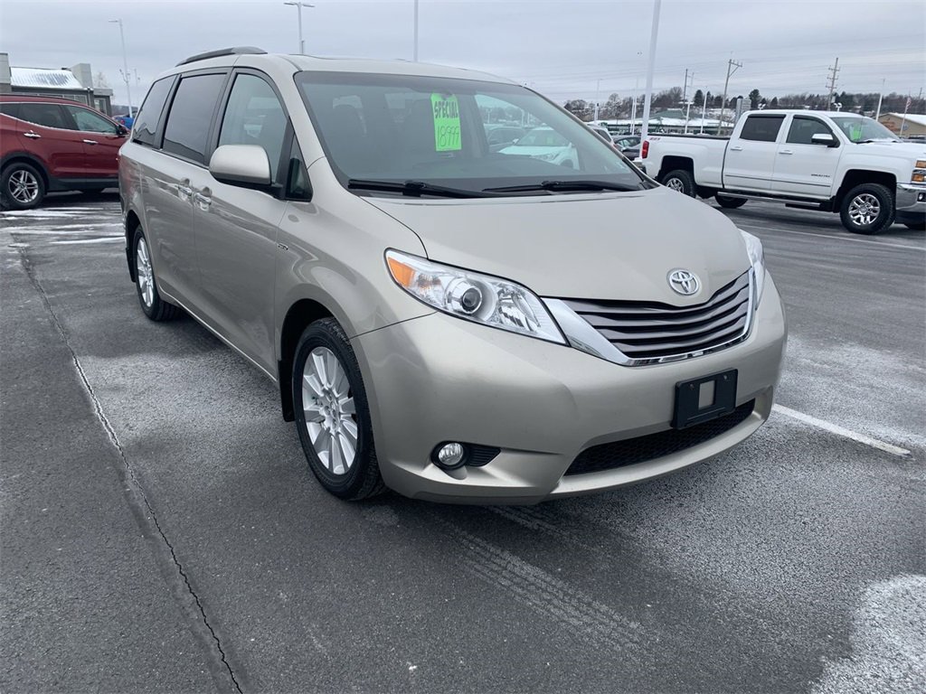 Used 2017 Toyota Sienna XLE Premium image 1