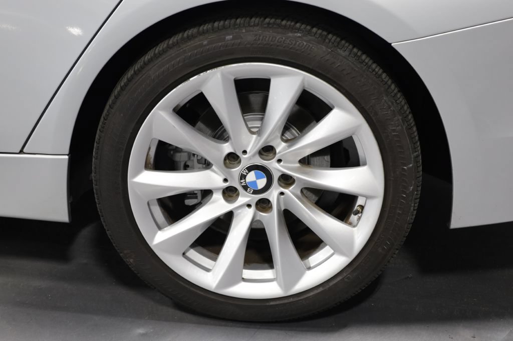 Used 2017 BMW 330e w/ Technology Package RWD image 44