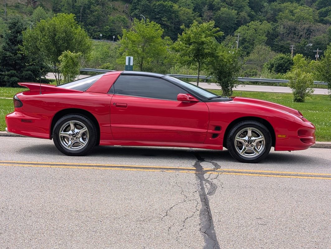Used 1999 Pontiac Firebird Formula w/ Security Pkg RWD image 5