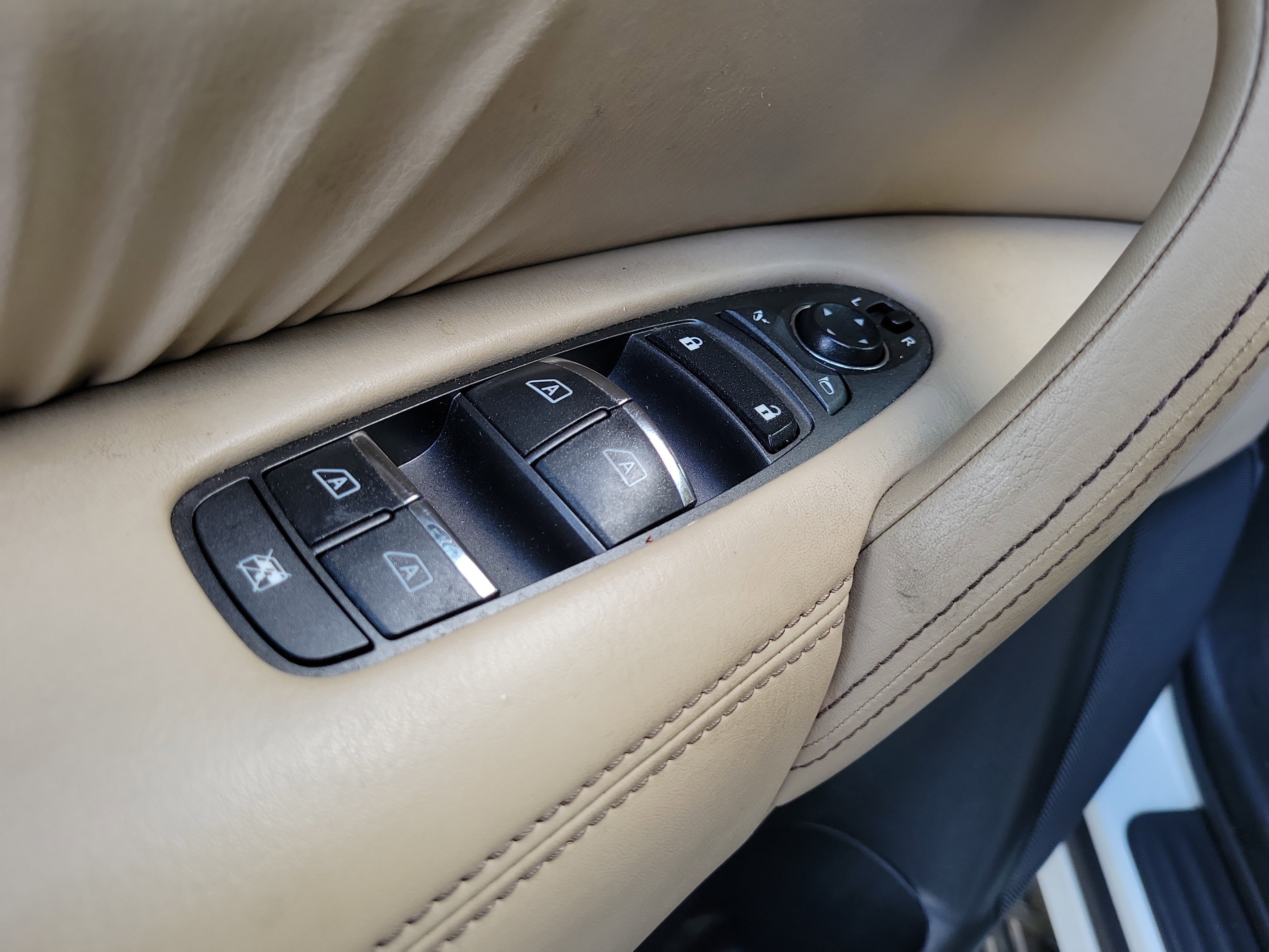 Used 2021 Nissan Armada SV w/ SV Appearance Package image 18
