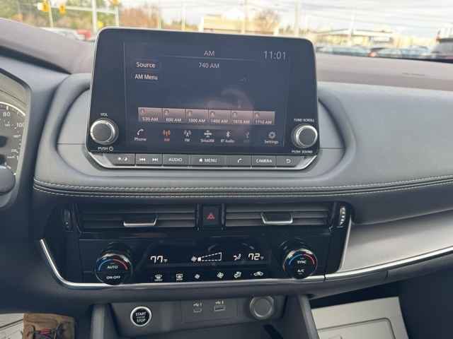 Used 2022 Nissan Rogue SV image 14