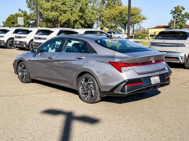 Used 2025 Hyundai Elantra SEL FWD image 2