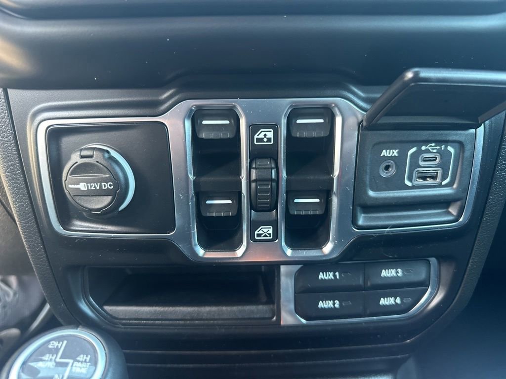 Used 2022 Jeep Wrangler Unlimited Sahara w/ Cold Weather Group AWD/4WD image 22