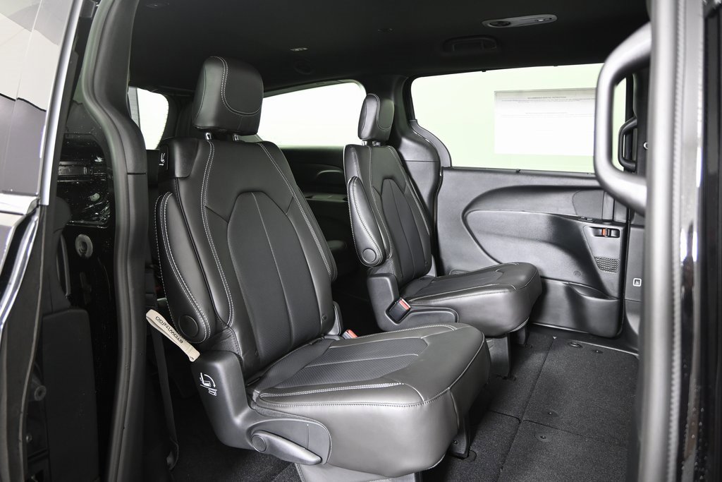 New 2026 Chrysler Pacifica Select image 15