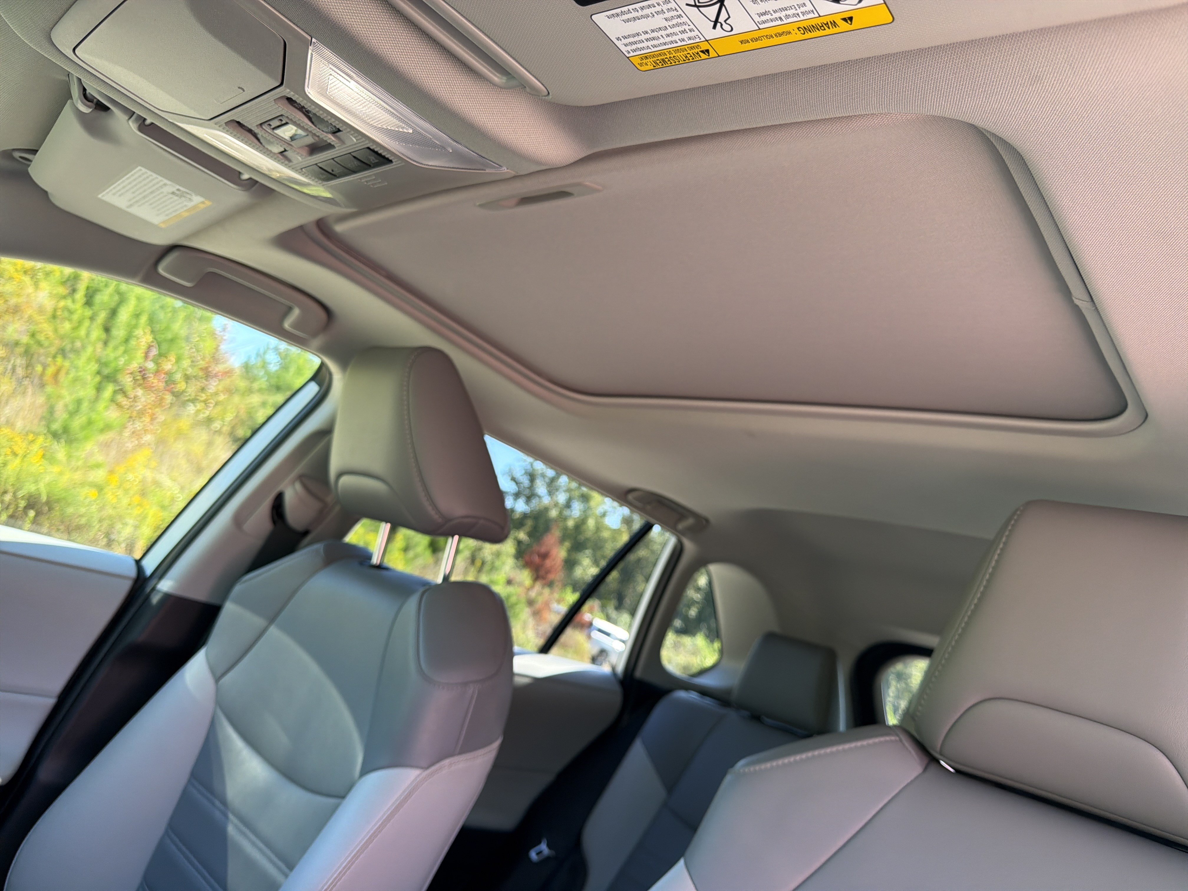 Used 2022 Toyota RAV4 XLE Premium AWD/4WD image 33