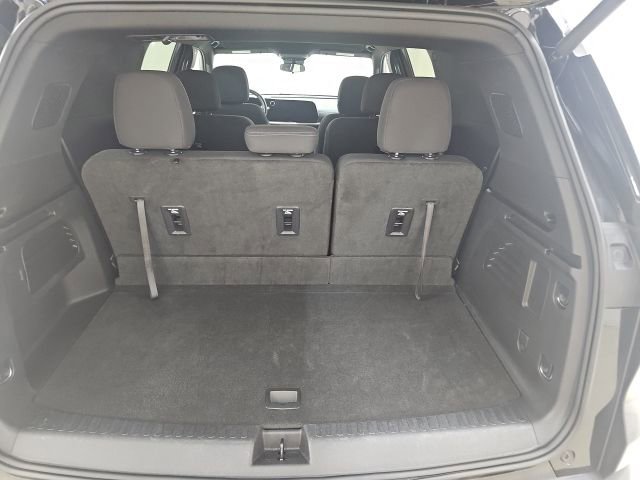 Used 2025 Chevrolet Traverse LT image 7