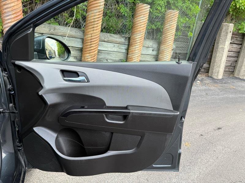 Used 2020 Chevrolet Sonic LT FWD image 34