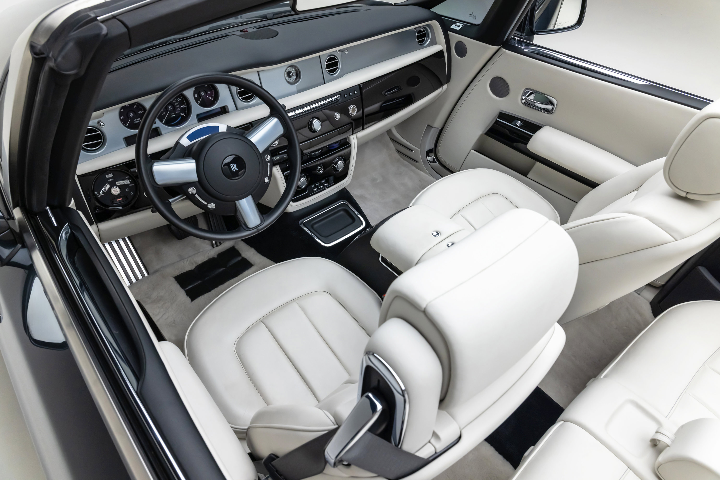 Used 2013 Rolls-Royce Phantom Drophead Coupe image 34