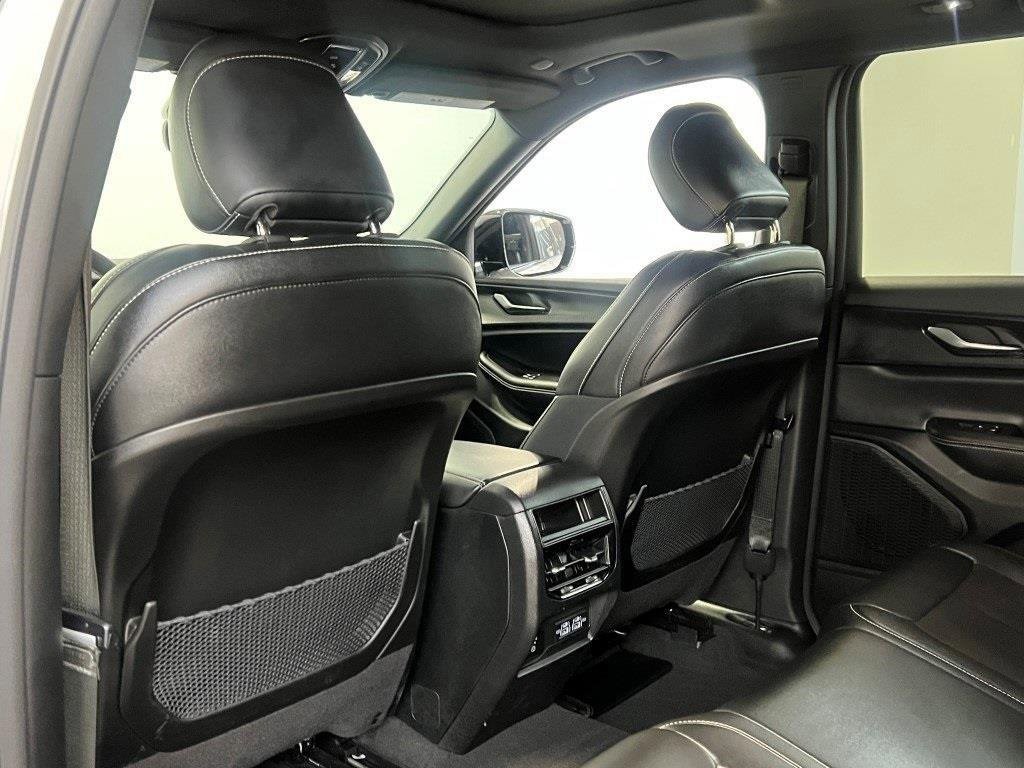 Used 2023 Jeep Grand Cherokee Altitude image 23
