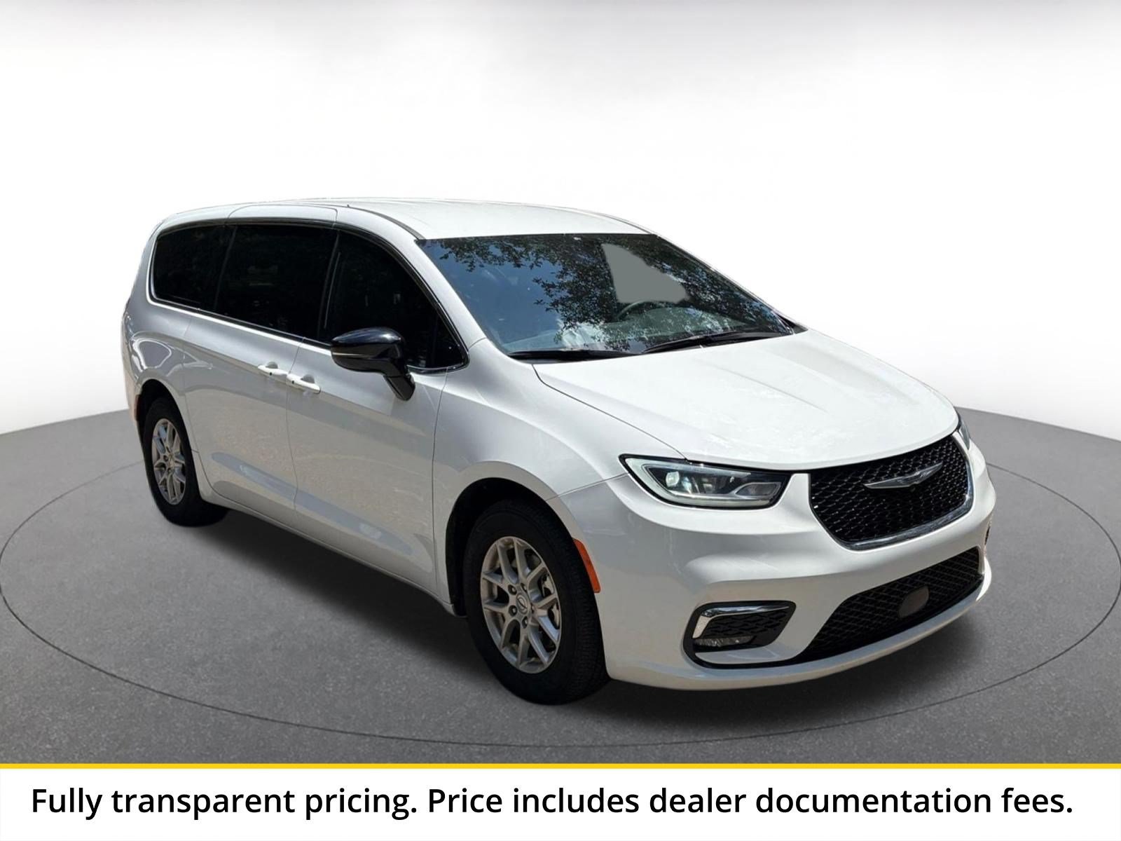Used 2025 Chrysler Pacifica Select