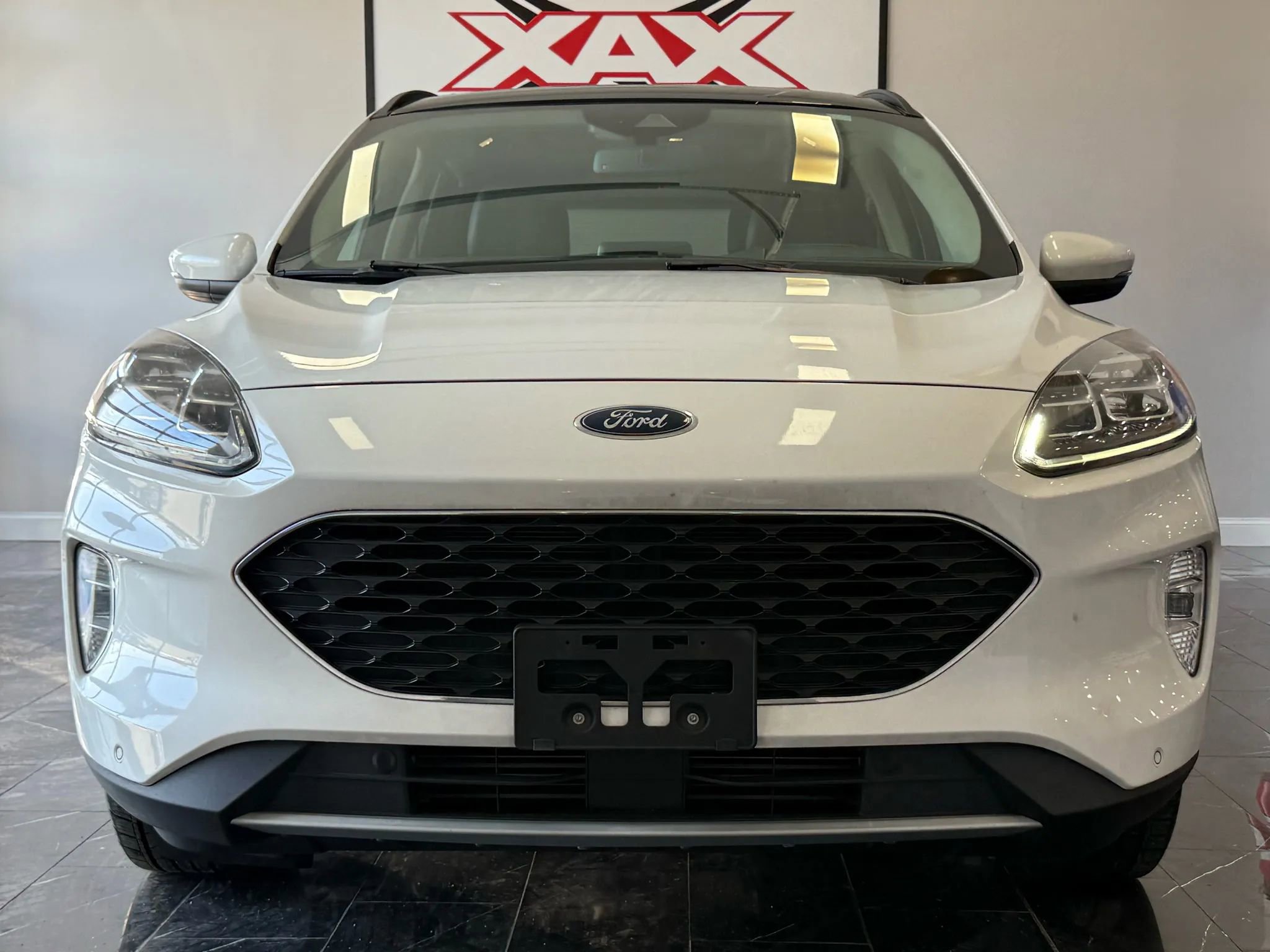 Used 2020 Ford Escape Titanium w/ Titanium Premium Package 2.0 image 2