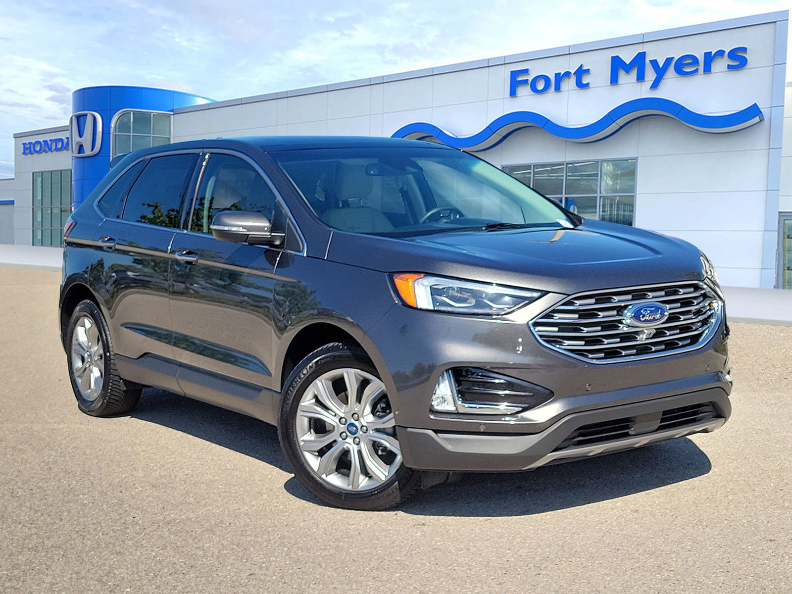 Used 2019 Ford Edge Titanium w/ Equipment Group 301A FWD image 1