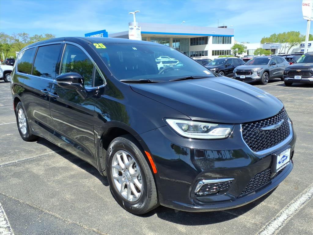 Used 2025 Chrysler Pacifica Select FWD video 1