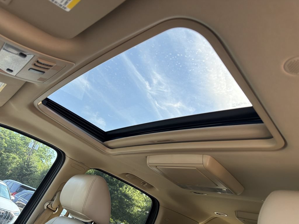 Used 2012 Chevrolet Suburban LTZ RWD image 23
