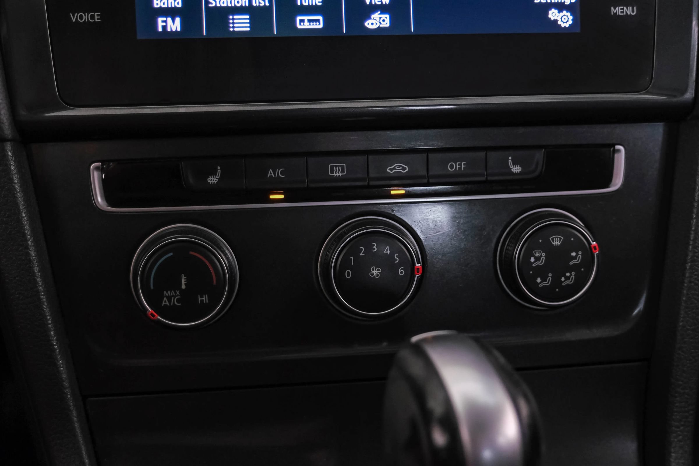 Used 2019 Volkswagen Golf SE FWD image 25