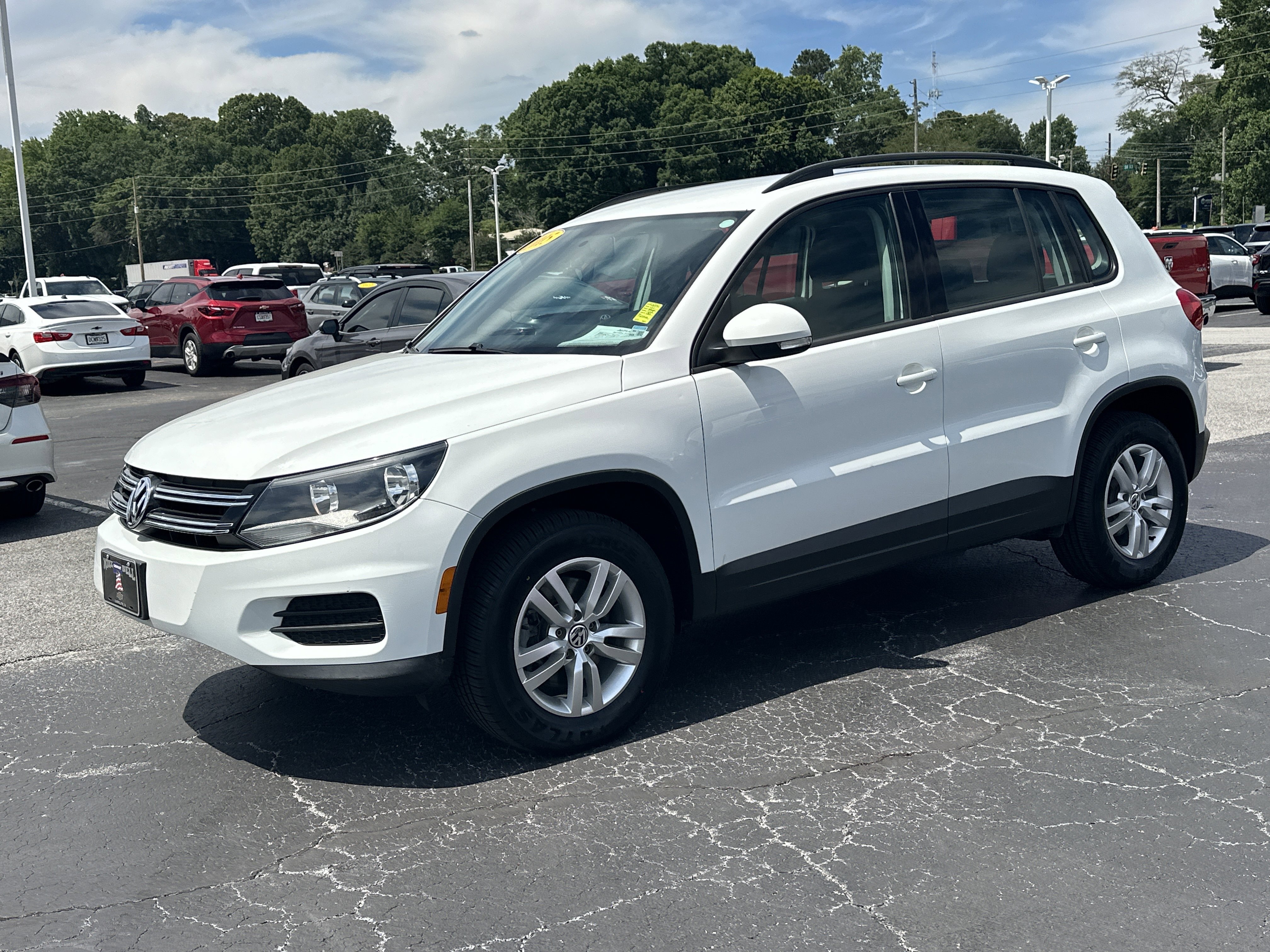 Used 2015 Volkswagen Tiguan SE FWD image 3
