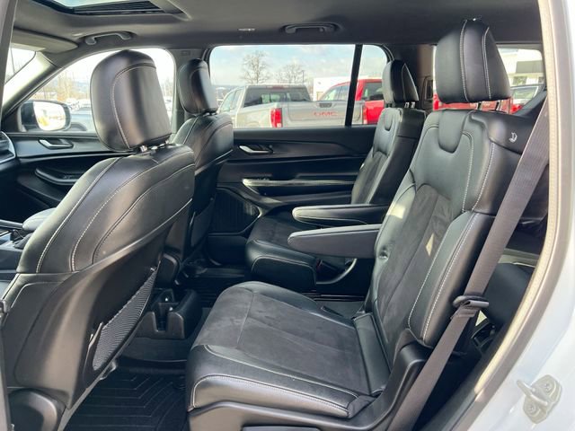 Used 2023 Jeep Grand Cherokee L Laredo image 24