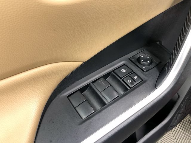 Used 2019 Toyota RAV4 XLE w/ Convenience Package FWD image 13