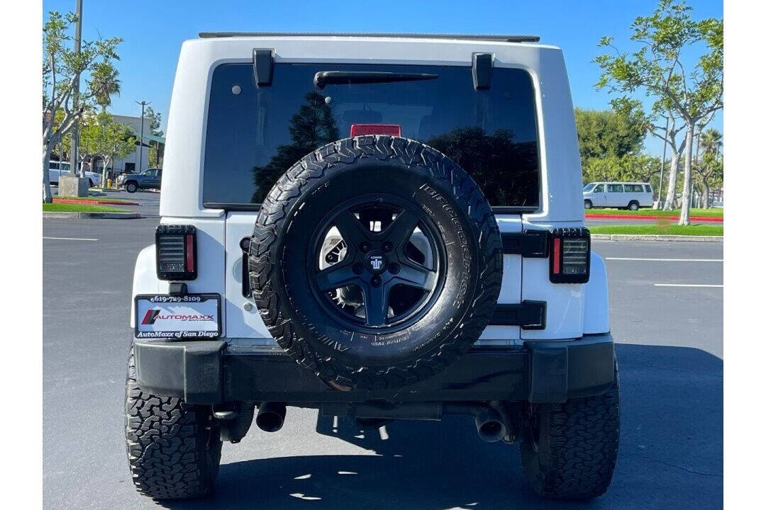 Used 2015 Jeep Wrangler Unlimited Sahara image 3