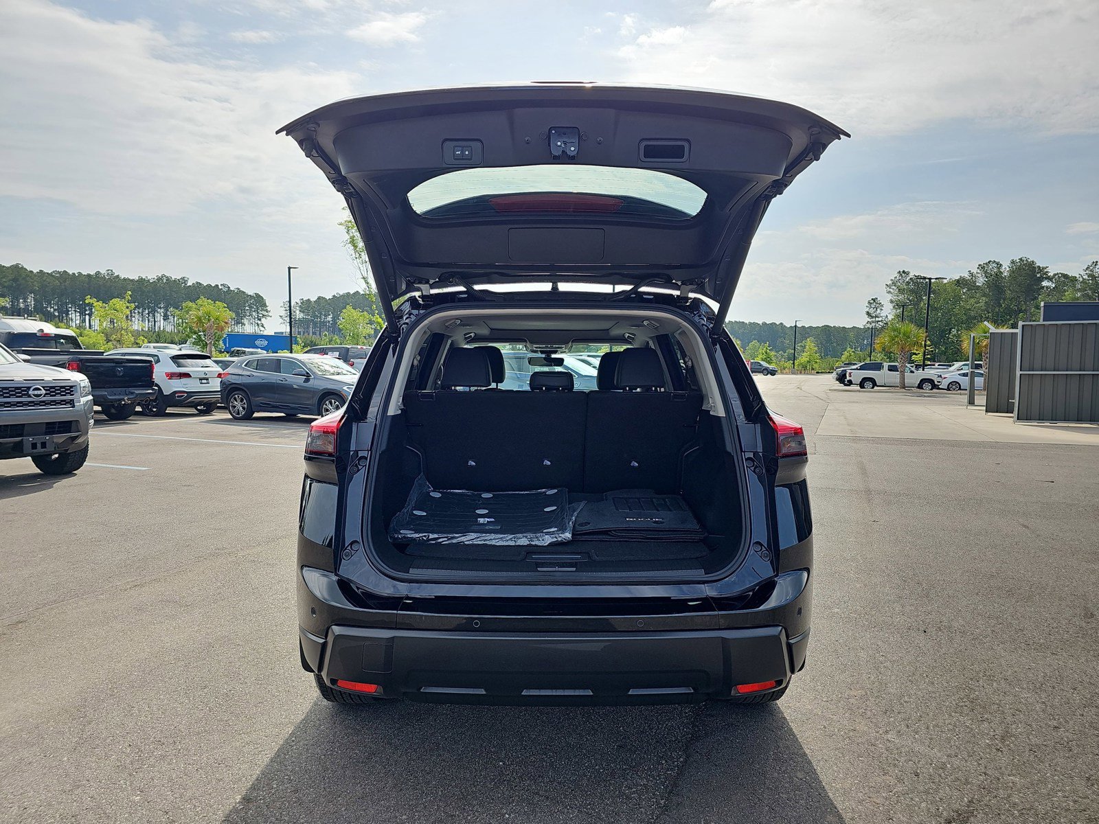 Used 2026 Nissan Rogue SV AWD/4WD image 14
