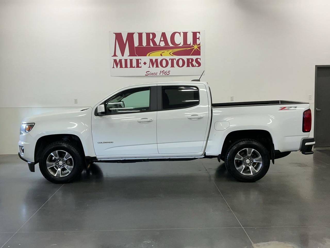 Used 2019 Chevrolet Colorado Z71 AWD/4WD image 2