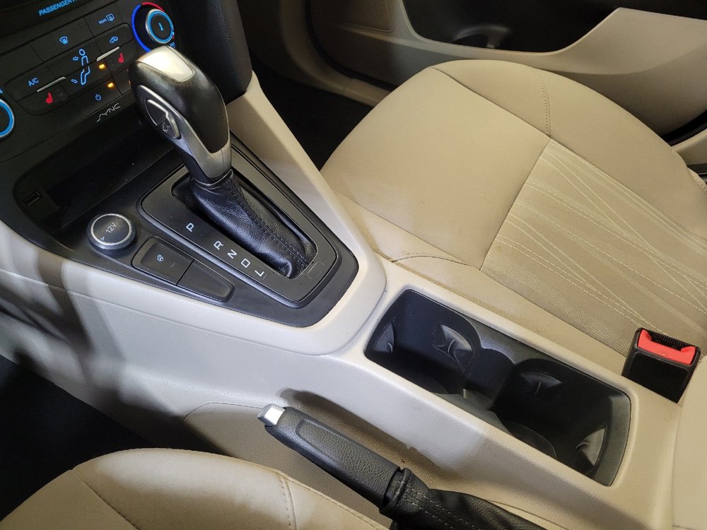 Used 2016 Ford Focus SE w/ SE Cold Weather Package image 26