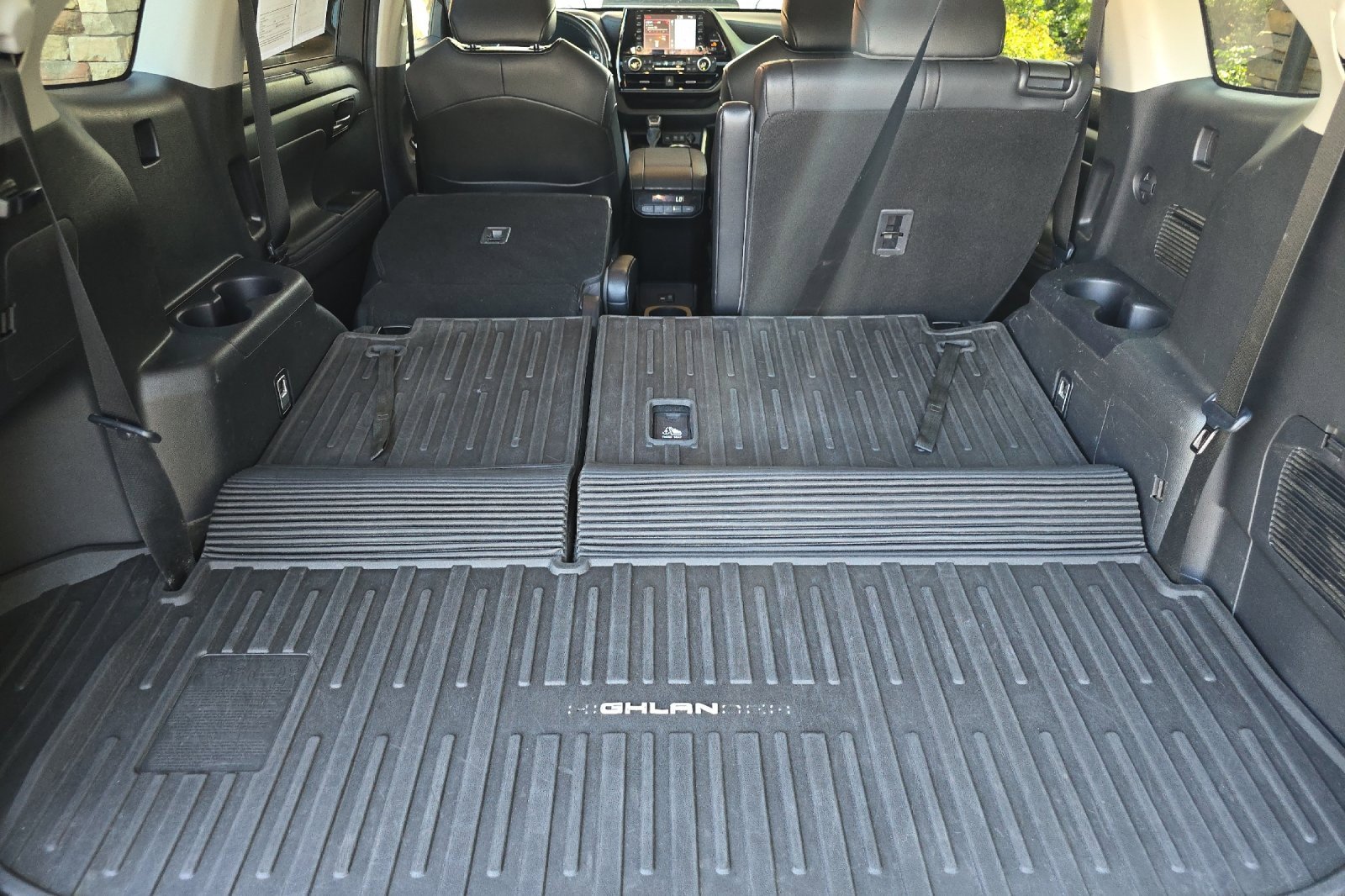 Used 2020 Toyota Highlander XLE image 18